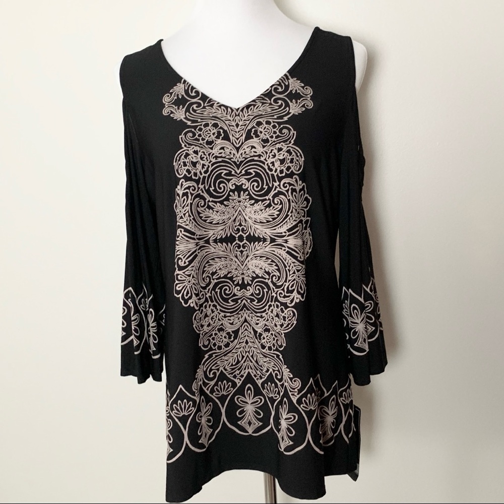 NWT MSK L black cold shoulder top, cream detail